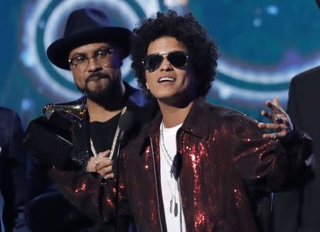 FILE PHOTO: 60th Annual Grammy Awards – Show – New York, U.S., 28/01/2018 – Bruno Mars accepts the Grammy for record of the year for "24K Magic." REUTERS/Lucas Jackson