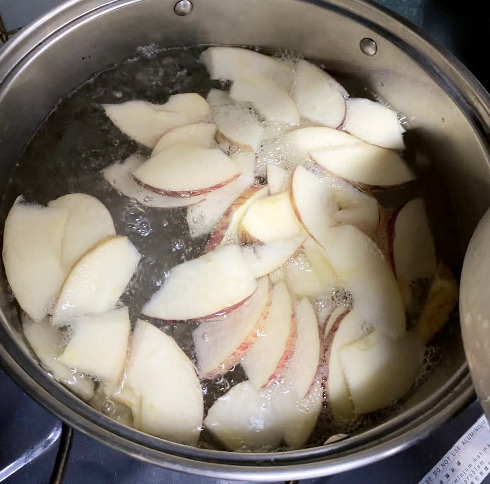 魚腥草蘋果水食譜│防感冒超簡便潤喉水 不用加糖也酸甜出味