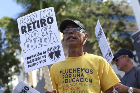 Members of the Committee of retired Teachers of Puerto Rico's Teachers Federation protest against the underfunding of their pension system in San Juan, March 18, 2016. REUTERS/Alvin Baez