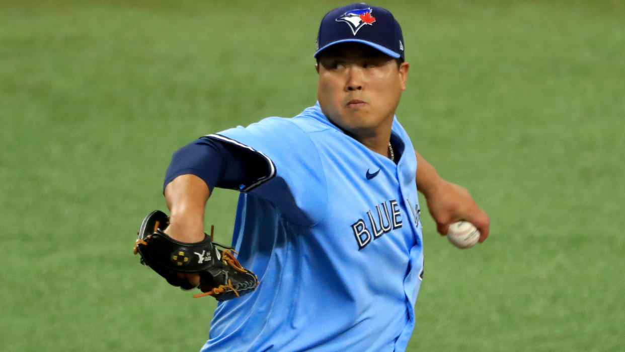 ST PETERSBURG, FLORIDA - SEPTEMBER 30: Hyun-Jin Ryu #99 of the Toronto Blue Jays pitches during Game Two of the American League Wild Card Series against the Tampa Bay Rays at Tropicana Field on September 30, 2020 in St Petersburg, Florida. (Photo by Mike Ehrmann/Getty Images)