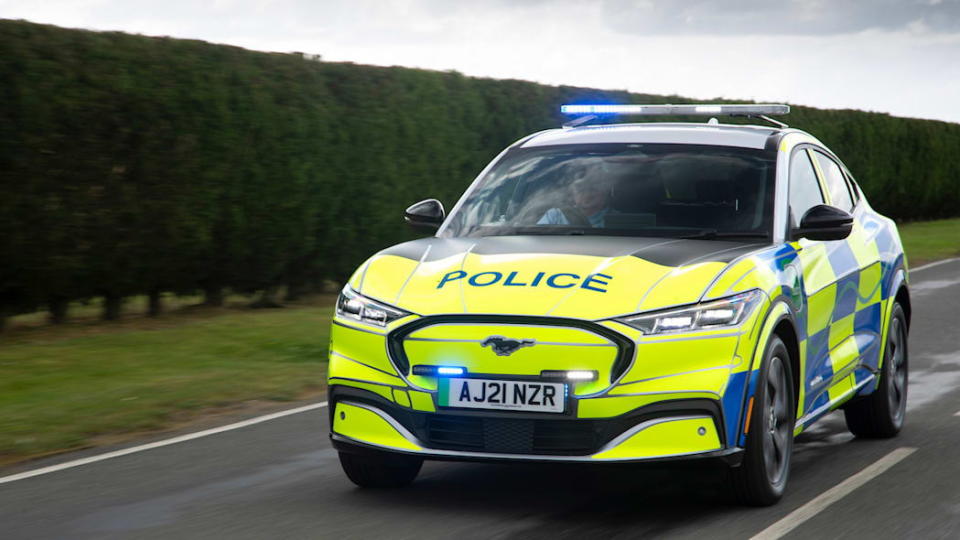 圖／日前福特也為英國警察打造Mustang Mach-E概念車進行測試驗，並針對警示燈、警報器…等細節進行調整。