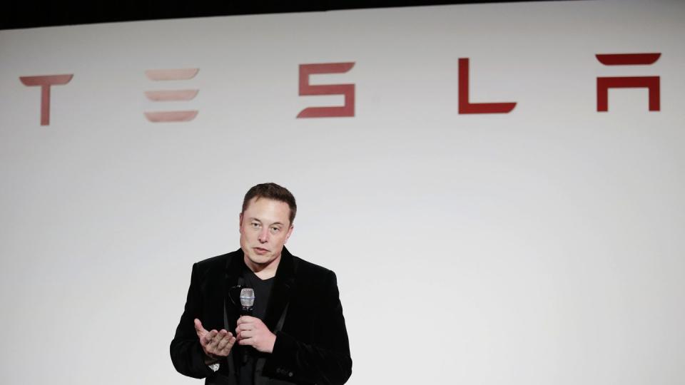 Die US-Börsenaufsicht wirft Musk Marktmanipulation vor, nachdem er über Pläne getwittert hatte, Tesla von der Börse zu nehmen. Foto: Marcio Jose Sanchez/AP