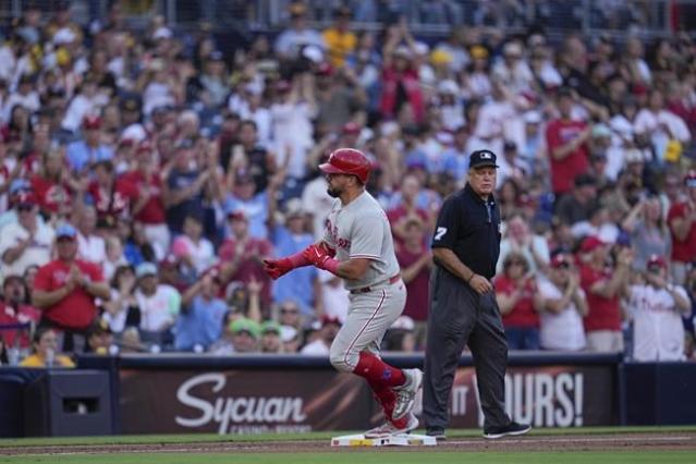 Bryce Harper, Kyle Schwarber homer as Phillies top Padres to open NLCS