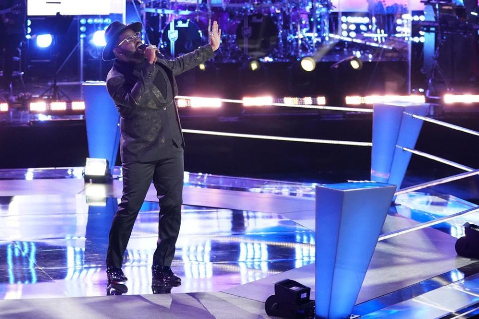 John Holiday singing on "The Voice."