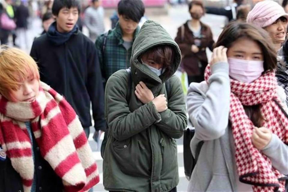 周三下半天有鋒面、冷氣團報到，全台變天有短暫陣雨，北台灣氣溫明顯下降，且越晚越冷。（示意圖／資料照）