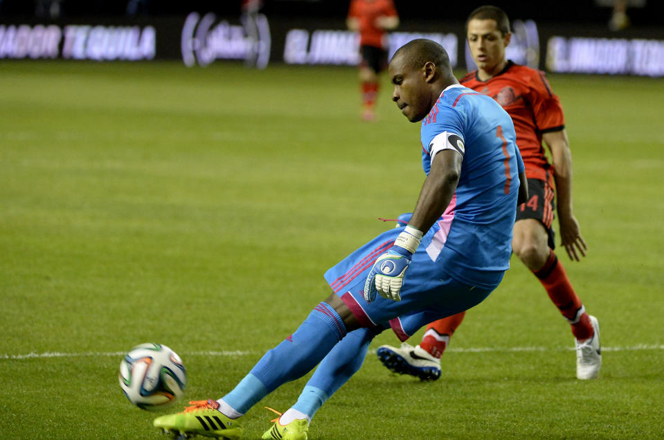 Nigeria goalie Vincent Enyeama (1) blocks in front of Mexico's Javier Hernandez during the first half of an international friendly soccer match Wednesday, March 5, 2014, in Atlanta. (AP Photo/David Tulis)