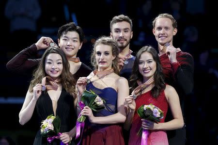 Silver medalists Maia Shibutani (L) and Alex Shibutani (2nd L) of the United States, gold medalists Gabriella Papadakis (3rd L) and Guillaume Cizeron (3rd R) of France, and bronze medalists Madison Chock (2nd L) and Evan Bates (R) of the United States pose on the medals podium. REUTERS/Brian Snyder