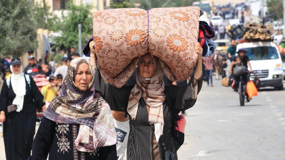 PHOTO: Palestinians flee the area of Tal al-Sultan in Rafah with their belongings following renewed Israeli strikes in the city in the southern Gaza Strip, May 28, 2024. (Eyad Baba/AFP via Getty Images)