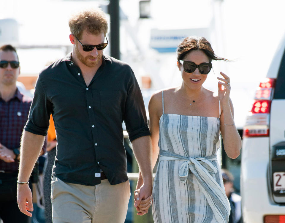 FRASER ISLAND, QUEENSLAND - OCTOBER 22:  (NO UK SALES FOR 28 DAYS) Prince Harry, Duke of Sussex and Meghan, Duchess of Sussex visit Kingfisher Bay Resort on October 22, 2018 in Fraser Island, Australia. The Duke and Duchess of Sussex are on their official 16-day Autumn tour visiting cities in Australia, Fiji, Tonga and New Zealand.  (Photo by Pool/Samir Hussein/WireImage)