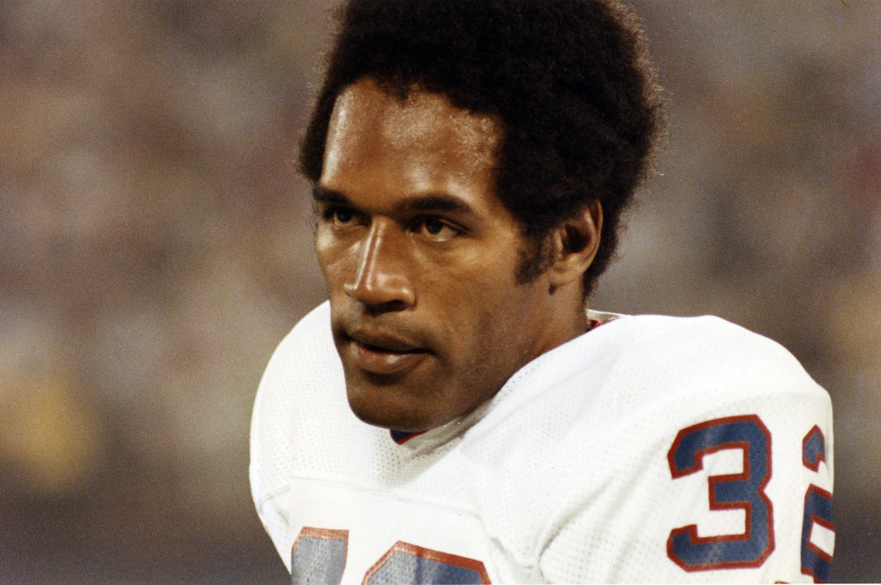 1975:  O.J. Simpson #32 of the Buffalo Bills looks on during an NFL game circa 1975.  (Photo by Robert Riger/Getty Images) 