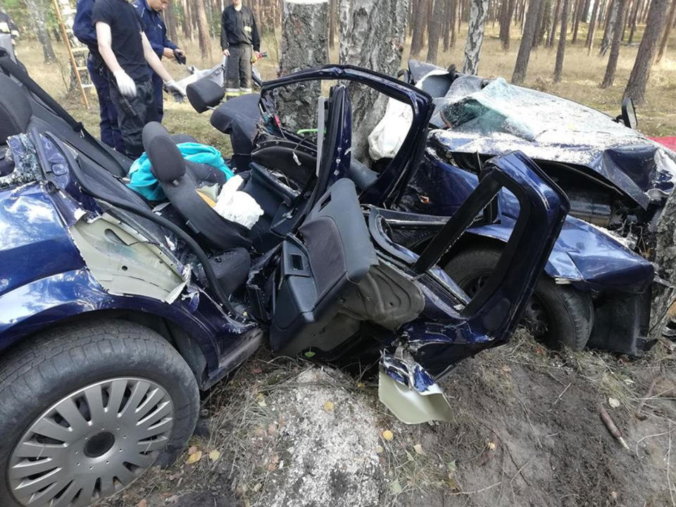 A car crash victim spent the whole night trapped in a mangled wreck next to the body of her dead husband before dying the following day in hospital. Source: CEN/ Australscope