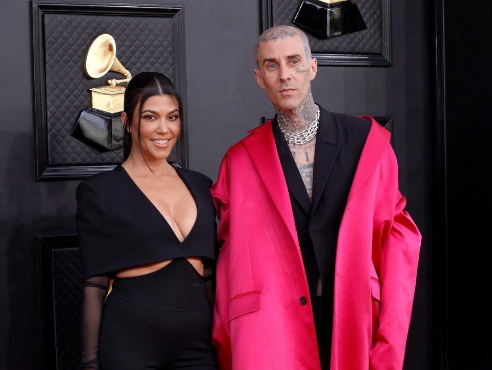 kourtney kardashian and travis barker at the 2022 grammys