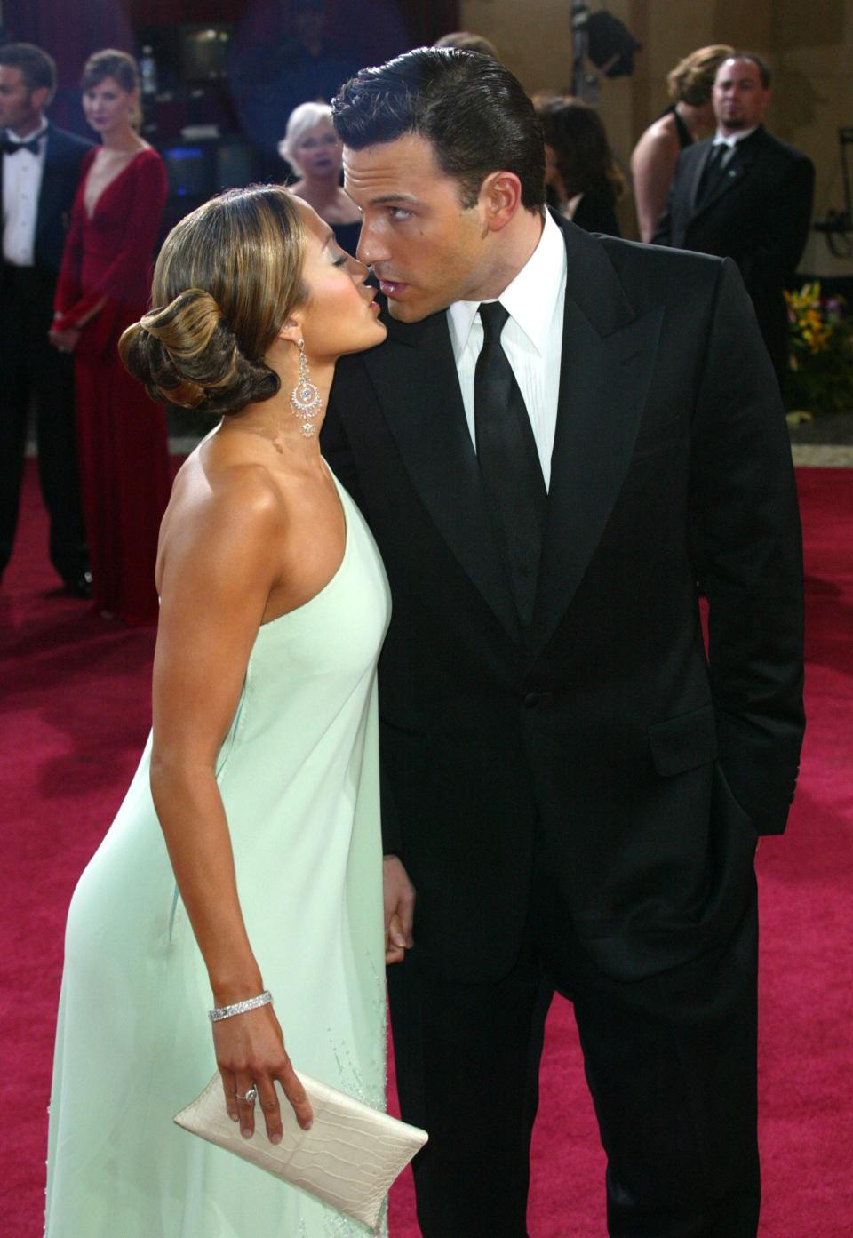 Jennifer Lopez and Ben Affleck kissing on the red carpet of the 2003 Oscars.