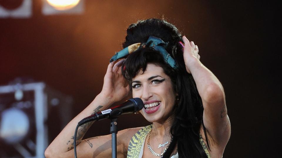 ARGANDA DEL REY, SPAIN - JULY 04:  Amy Winehouse performs on stage during Rock in Rio Day 3 on July 04, 2008 in Arganda del Rey, near of Madrid.  (Photo by Carlos Alvarez/Getty Images)