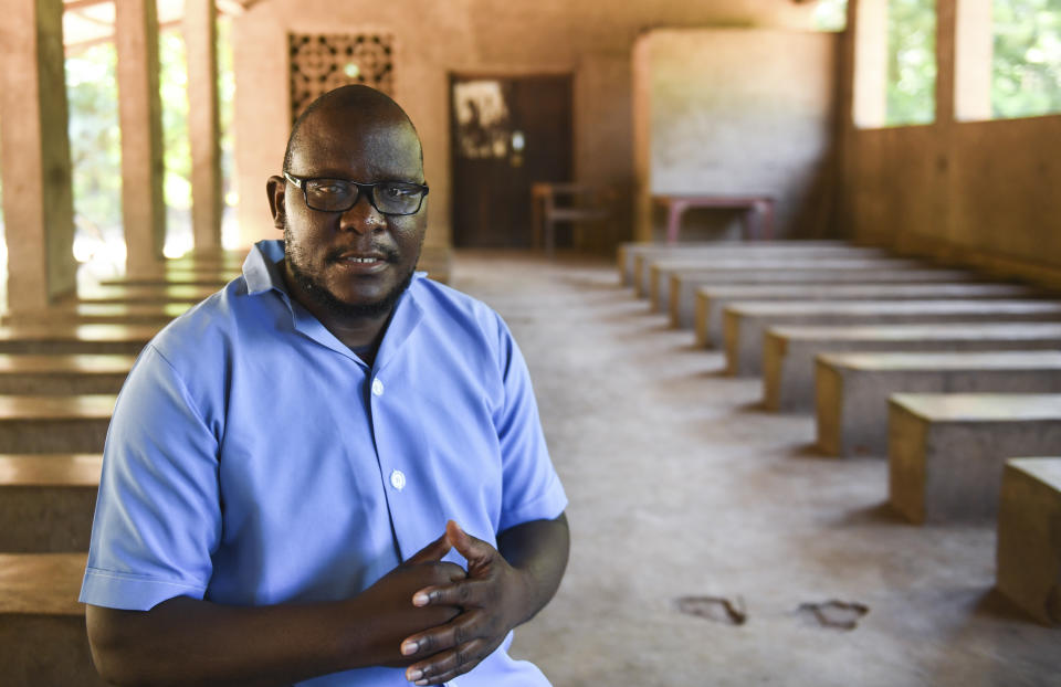 Charles Bizimaki administra una vacuna contra la polio en el Centro de Salud Makhwira, en el sur de Malawi, después de que el país registrara su primer caso de polio en 30 años. (Thoko Chikondi/The New York Times)