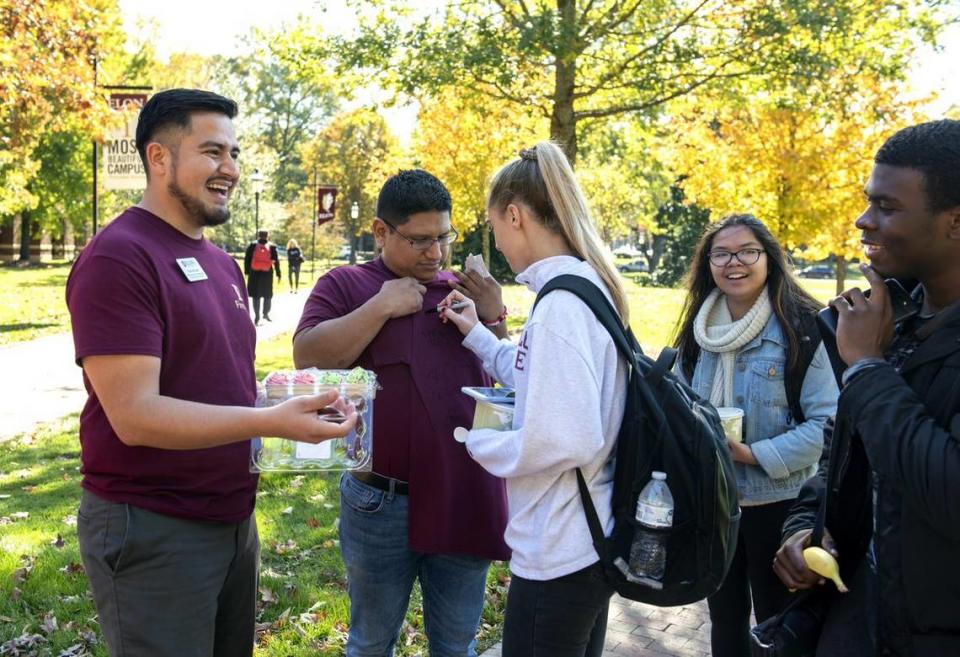 Oscar Miranda Tapia connecting with students during the First-Generation College Celebration at Elon University in 2019. 