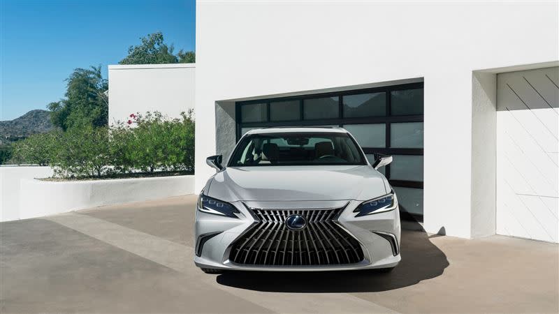 Lexus發表ES小改款新車。（圖／翻攝自Lexus官網）