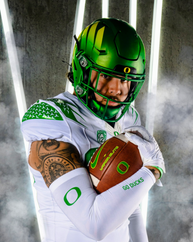 Week 8's top college football uniforms: Oregon Ducks 'Stomp Out Cancer' -  ESPN