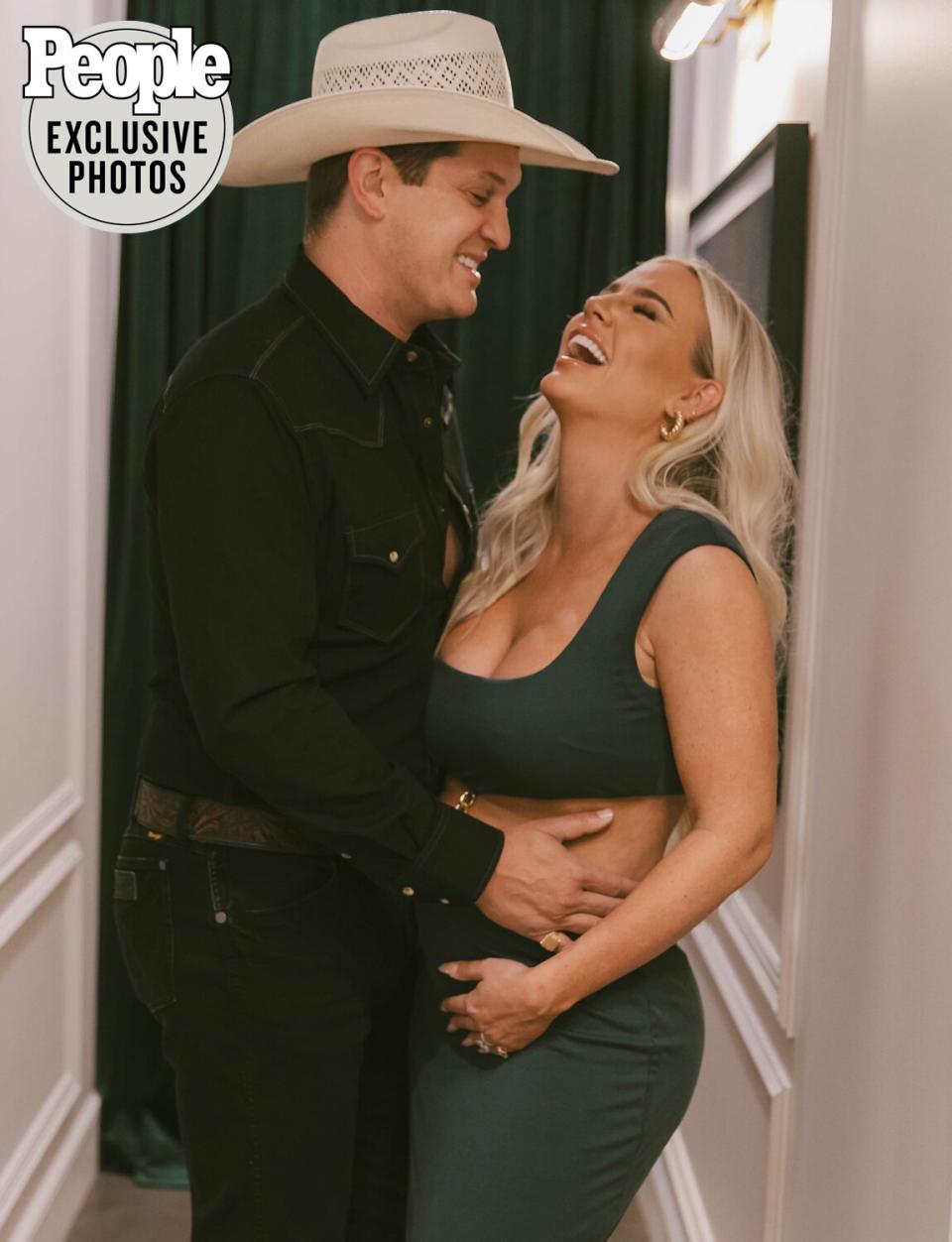 Jon and Summer Pardi Where was the image taken - their home in Tennessee  When was the image taken - 09/22 Who took the photograph - Laura Moll  Full credit line – Laura Moll Photography  Source contact information: Name: Jennifer Vessio Phone:  E-mail: jennifer.g.vessio@gmail.com 