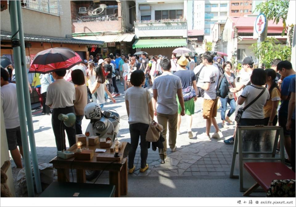 【台南國華街美食】國華街美食：炸雞洋行、拾参馬卡龍、 波哥鮮奶茶、西市場凰商號！吃不完的台南美食、人潮把國華街炸了！