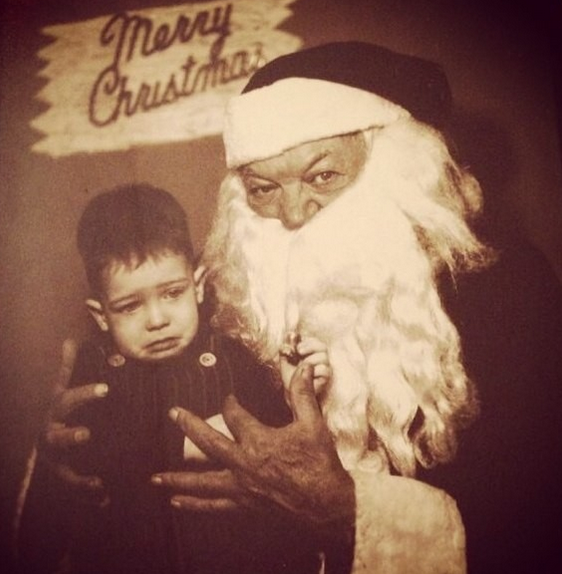 <p>Este provavelmente é o Papai Noel com o olhar mais terrível que existe. <i>Foto: Creepysantaphotos.com</i></p>