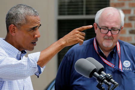 U.S. President Barack Obama, flanked by Federal Emergency Management Agency (FEMA) Administrator Craig Fugate, delivers remarks after a tour of a flood-affected neighborhood in Zachary, Louisiana, U.S. August 23, 2016. REUTERS/Jonathan Ernst