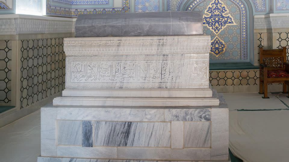The Dorut Tilavat Complex in Shakhrisabz contains the mausoleum of Sheikh Shamsiddin Kulol. - Yulia Babkina/Alamy Stock Photo