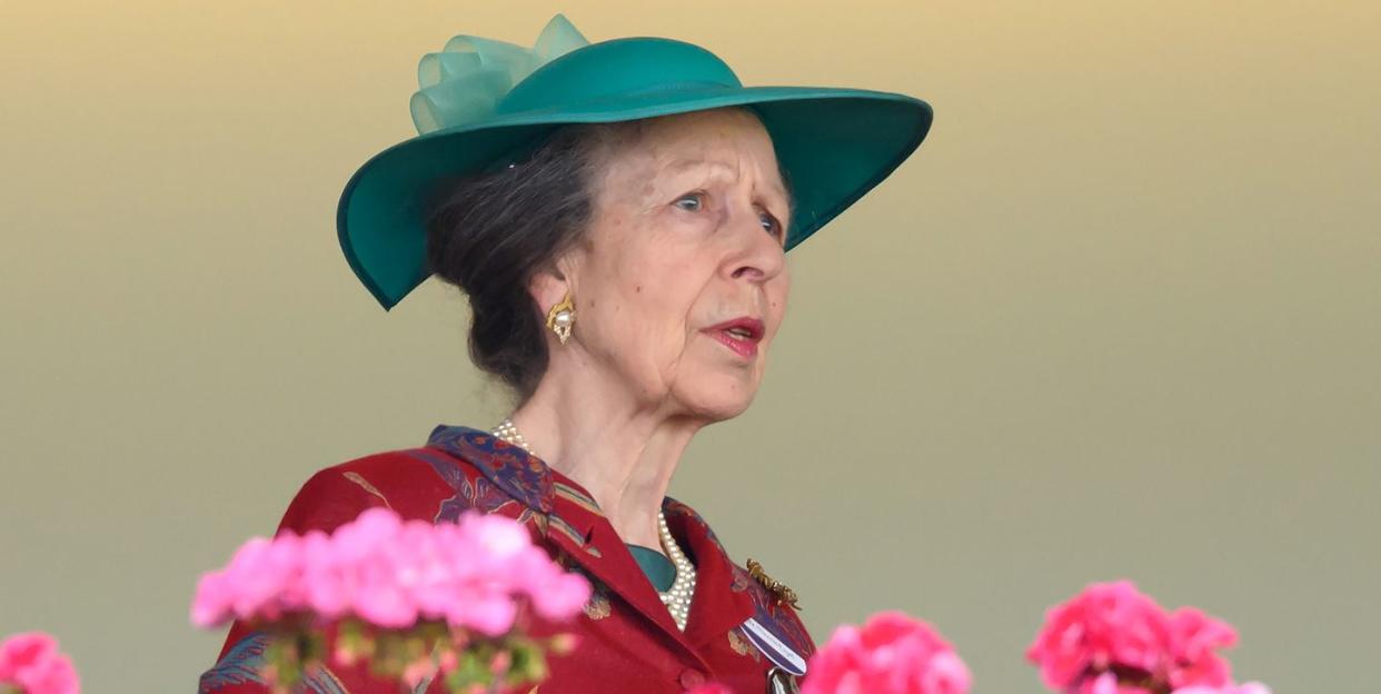 princess anne attends ascot