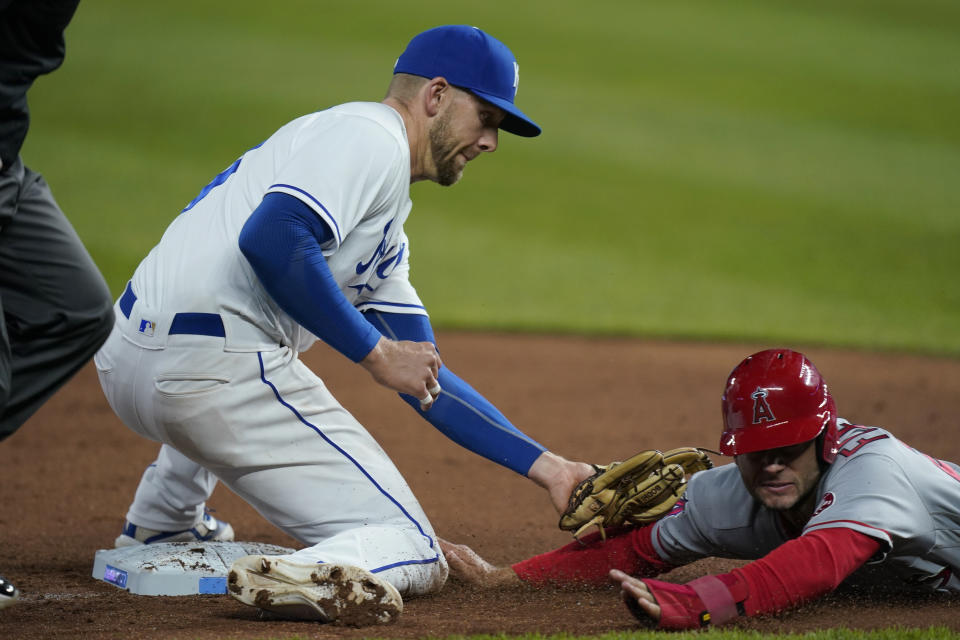 Los Angeles Angels&#39; David Fletcher, right, is tagged out by Kansas City Royals third baseman Hunter Dozier to end Tuesday&#39;s game. (AP Photo/Orlin Wagner)