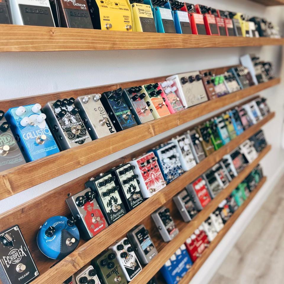A wide array of guitar pedals are available at Knox Guitars.