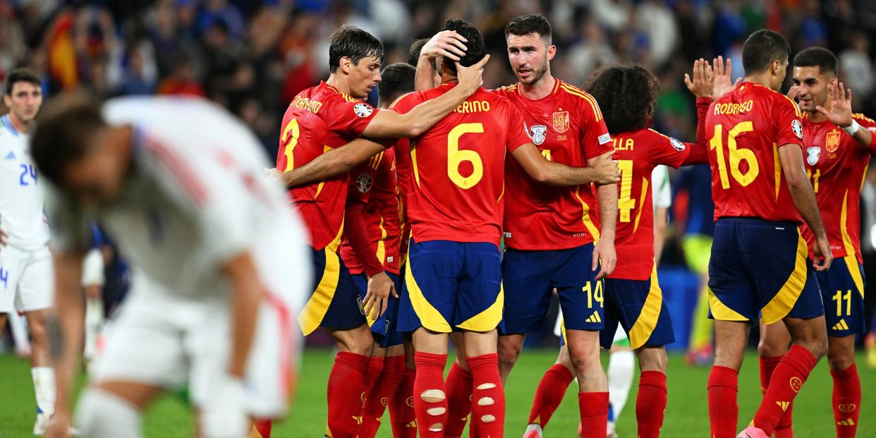 Die Spanier freuen sich nach dem 1:0-Erfolg über den bereits feststehenden Gruppensieg. <span class="copyright">dpa</span>