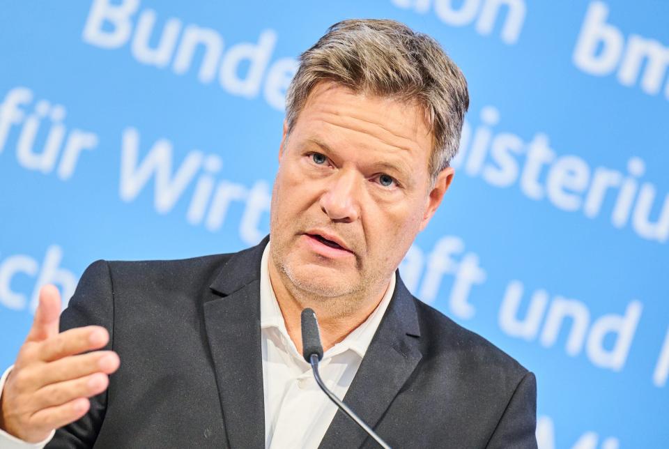 Bundeswirtschaftsminister Robert Habeck (53, Grüne) hat eine neue Handelsstrategie für Geschäfte mit China in Auftrag gegeben - Copyright: picture alliance/dpa/Annette Riedl