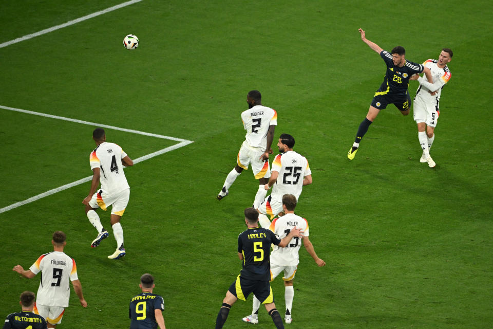 Antonio Rudiger（德國隊2號）不小心貢獻了一記烏龍球。（Photo by Clive Mason/Getty Images）