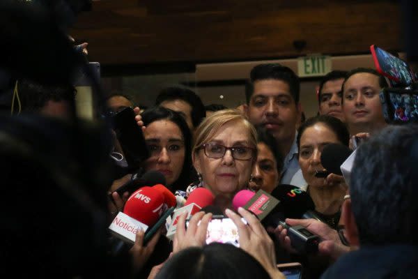 Martha Lucía Mícher dijo que ni Marcelo de Ebrard ni su equipo se irán de Morena y denunció el uso de la fuerza en su contra.