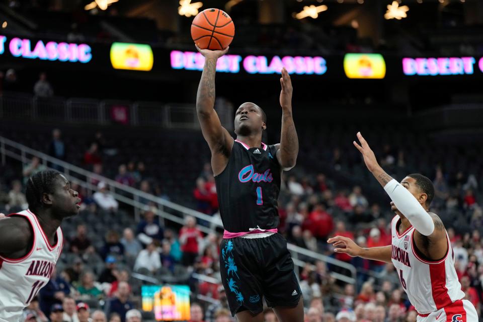 Florida Atlantic guard Johnell Davis (1) attempts a layup against Arizona during the first half of an NCAA college basketball game Saturday, Dec. 23, 2023, in Las Vegas. (AP Photo/Lucas Peltier)