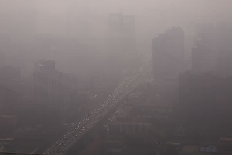 Beijing shrouded in smog