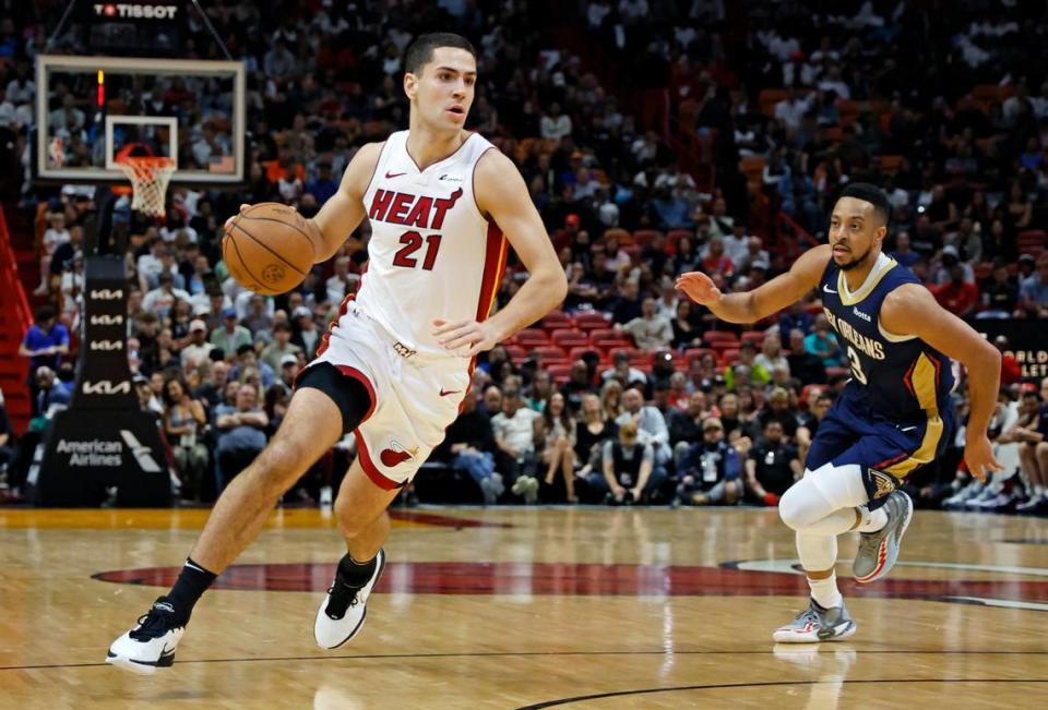Miami Heat forward <a class="link " href="https://sports.yahoo.com/nba/players/6799/" data-i13n="sec:content-canvas;subsec:anchor_text;elm:context_link" data-ylk="slk:Cole Swider;sec:content-canvas;subsec:anchor_text;elm:context_link;itc:0">Cole Swider</a> (21) drives the ball as <a class="link " href="https://sports.yahoo.com/nba/teams/new-orleans/" data-i13n="sec:content-canvas;subsec:anchor_text;elm:context_link" data-ylk="slk:New Orleans Pelicans;sec:content-canvas;subsec:anchor_text;elm:context_link;itc:0">New Orleans Pelicans</a> guard <a class="link " href="https://sports.yahoo.com/nba/players/5161/" data-i13n="sec:content-canvas;subsec:anchor_text;elm:context_link" data-ylk="slk:CJ McCollum;sec:content-canvas;subsec:anchor_text;elm:context_link;itc:0">CJ McCollum</a> (3) gives chase in the fourth quarter at Kaseya Center in Miami on March 22, 2024. Al Diaz/adiaz@miamiherald.com