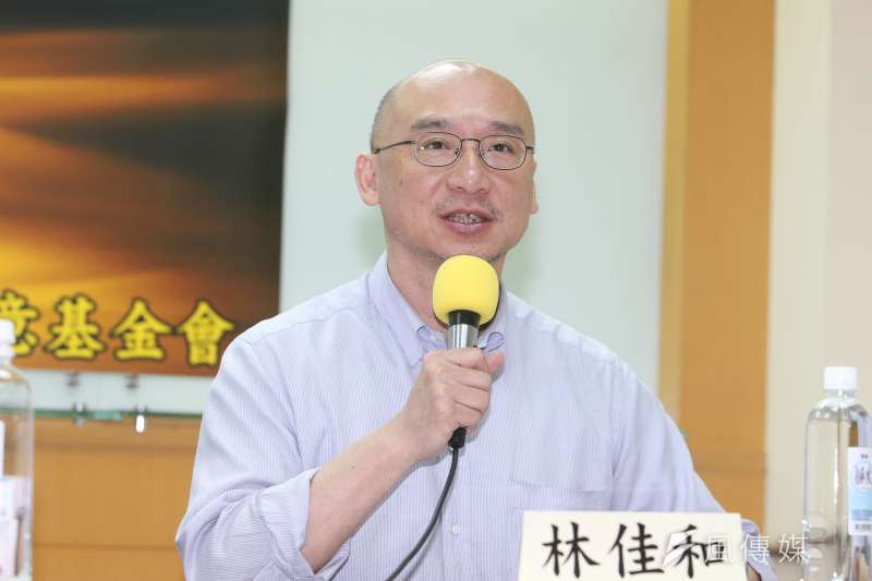 政大教授林佳和，出席台灣民意基金「民進黨重返執政兩周年」全國性民調發表會。（陳明仁攝）