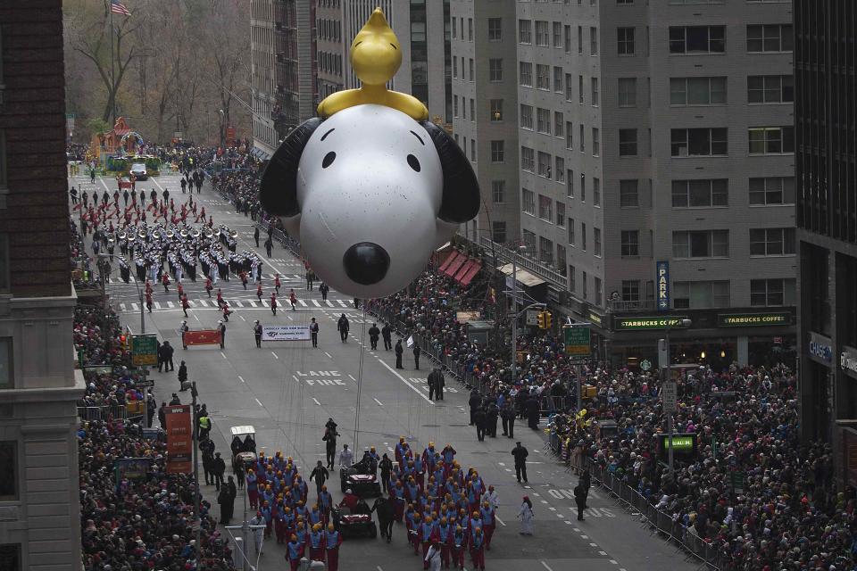 The Snoopy float makes its way down 6th Ave during the Macy's Thanksgiving Day Parade, in New York November 27, 2014. REUTERS/Carlo Allegri (UNITED STATES - Tags: SOCIETY)