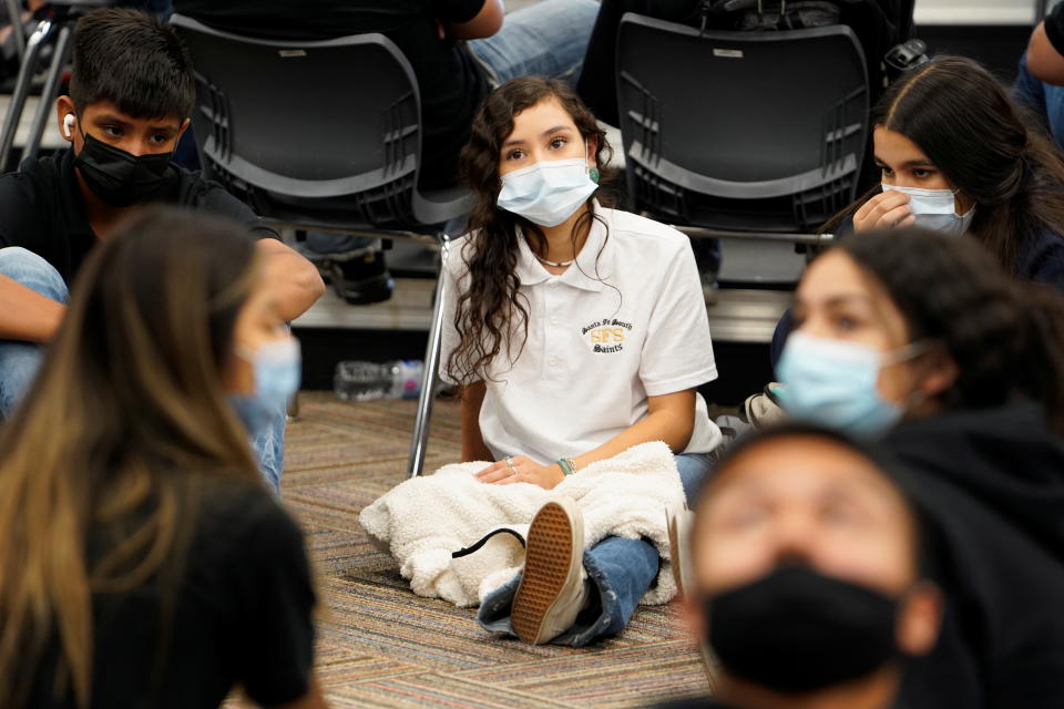 Students wear masks during class to prevent the spread of COVID-19 at Santa Fe South High School where masks are required, in Oklahoma City, September 1, 2021. REUTERS/Nick Oxford