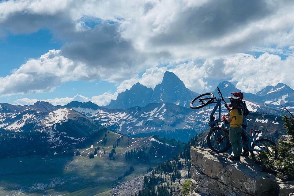 Grand Targhee Resort offers 2,200 vertical feet of lift-served downhill, 17 miles of downhill trails, more than 70 miles of multi-use trails for biking and hiking and trail running, and a mountain bike school. Thirteen Ski Idaho destinations offer summer recreation opportunities ranging from lift-served mountain biking and scenic chairlift and gondola rides to hiking and trail running, disc golf, zipline tours, horseback riding, and more.