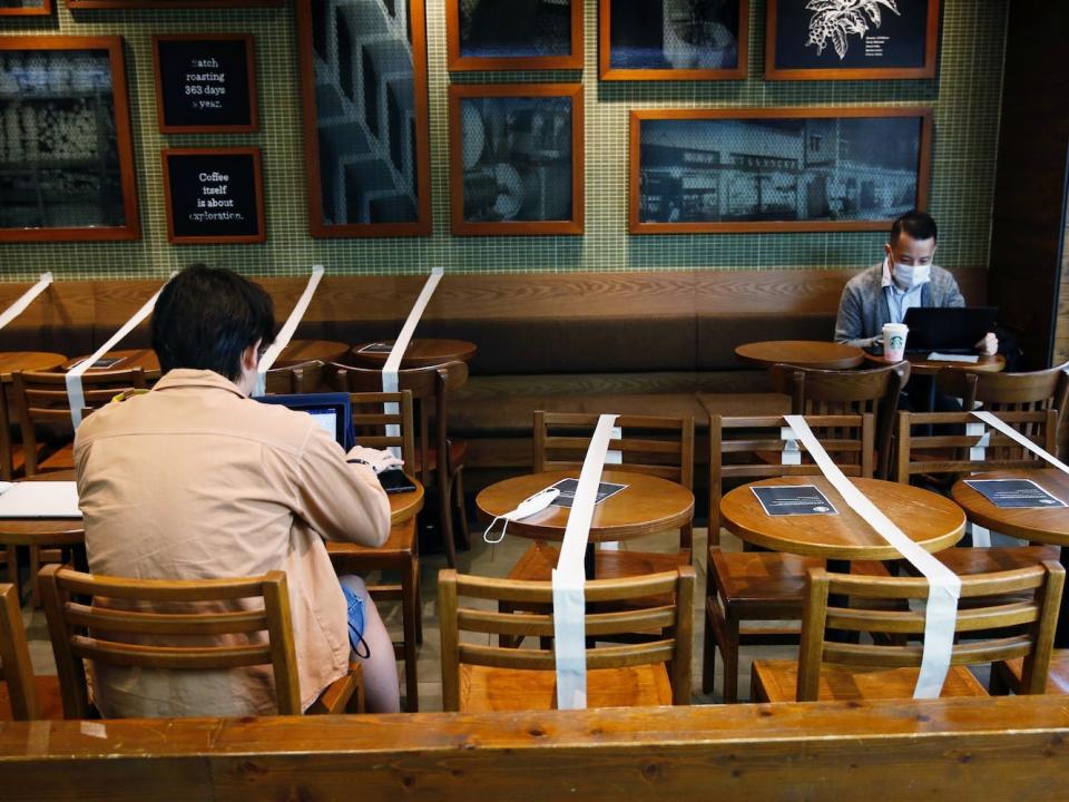 social distancing hong kong restaurant starbucks
