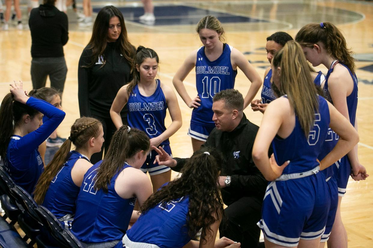 Holmdel head coach Matt Kukoda instructs his team. Holmdel at Manasquan basketball.      
Manasquan, NJ
Friday, March 4, 2022