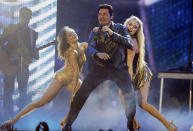 Chayanne canta en la ceremonia de los Premios Billboard de la Música Latina, el jueves 24 de abril del 2014 en Coral Gables, Florida. (AP Foto/Lynne Sladky)