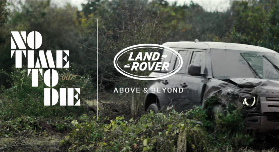 Un anuncio de Land Rover muestra su modelo Defender en los ensayos del rodaje de 