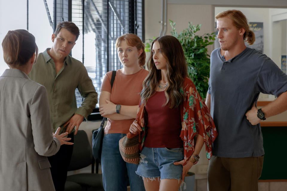 APPLES NEVER FALL -- "Logan" Episode 102 -- Pictured: (l-r) Jake Lacy as Troy, Essie Randles as Brooke, Alison Brie as Amy, Conor Merrigan-Turner as Logan -- (Photo by: Vince Valitutti/PEACOCK)