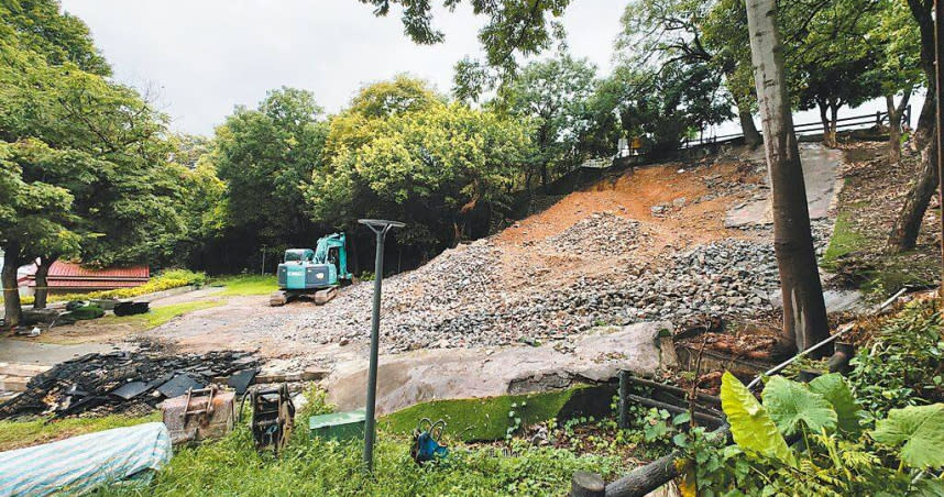 彰化員林百果山舊溜滑梯已全部拆除。（圖／吳建輝攝）