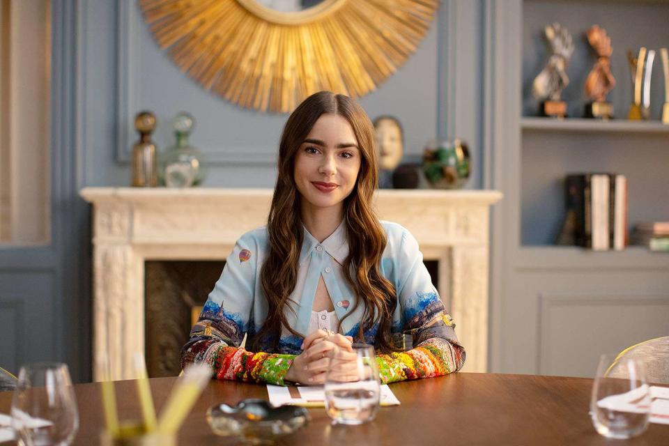 EMILY IN PARIS LILY COLLINS