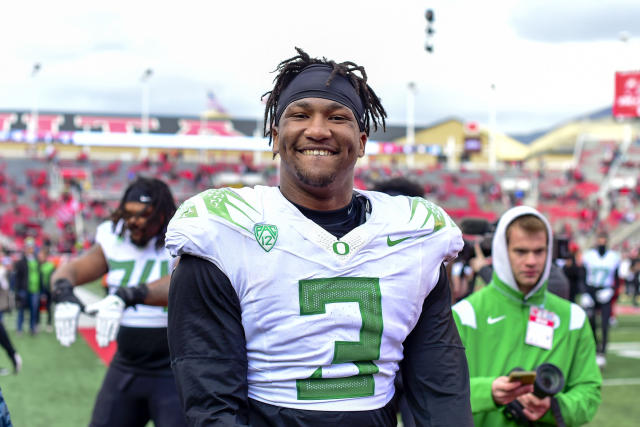 Oregon Ducks extend several offers to top transfer portal targets - Yahoo  Sports