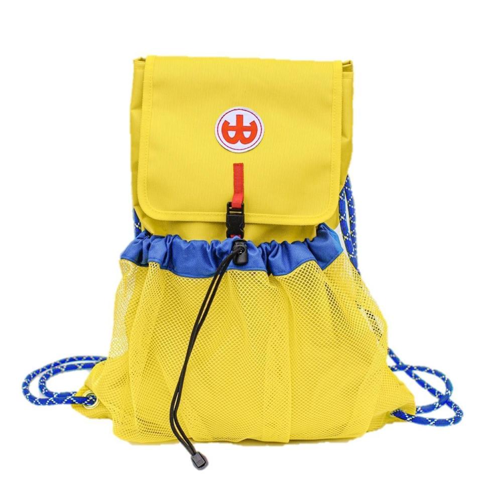 「小北百貨」推出台日聯手設計的防災後背包，可自行另外選購防災物資。（299元／個）（翻攝網路）